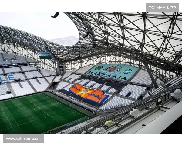 马赛主场迎战南特，韦洛德罗姆球场气氛火热